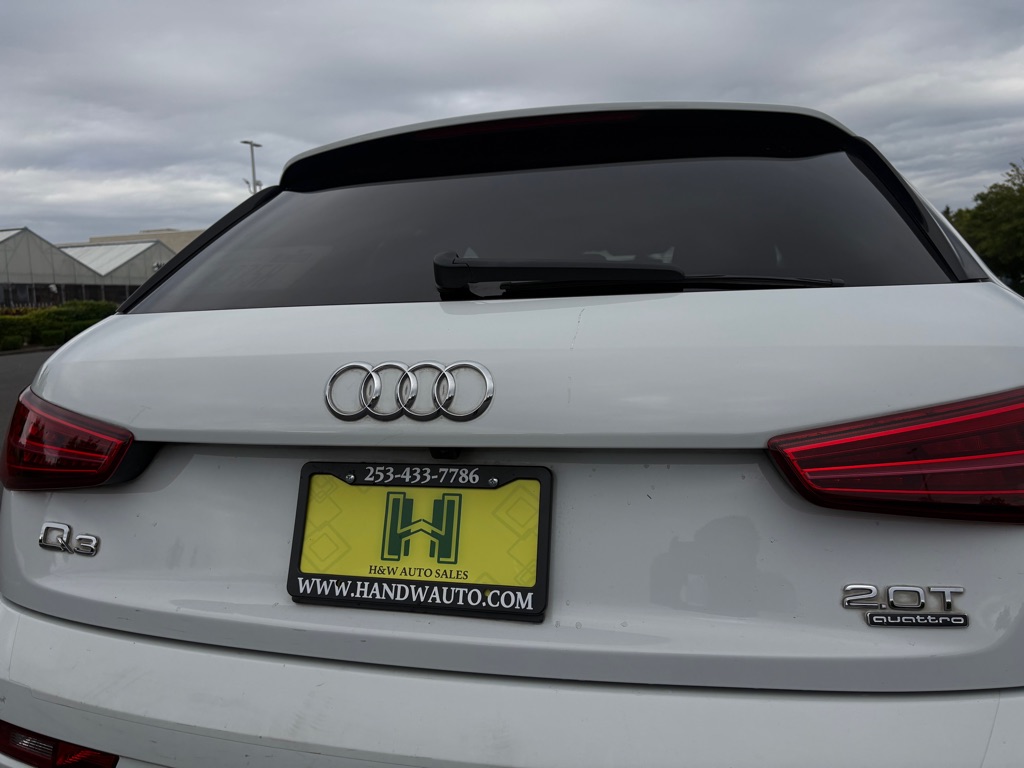 Photo 18 of this AUDI Q3