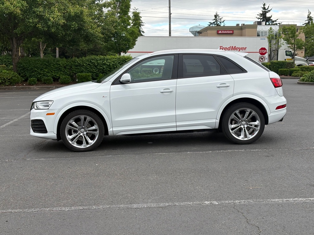 Photo 2 of this AUDI Q3