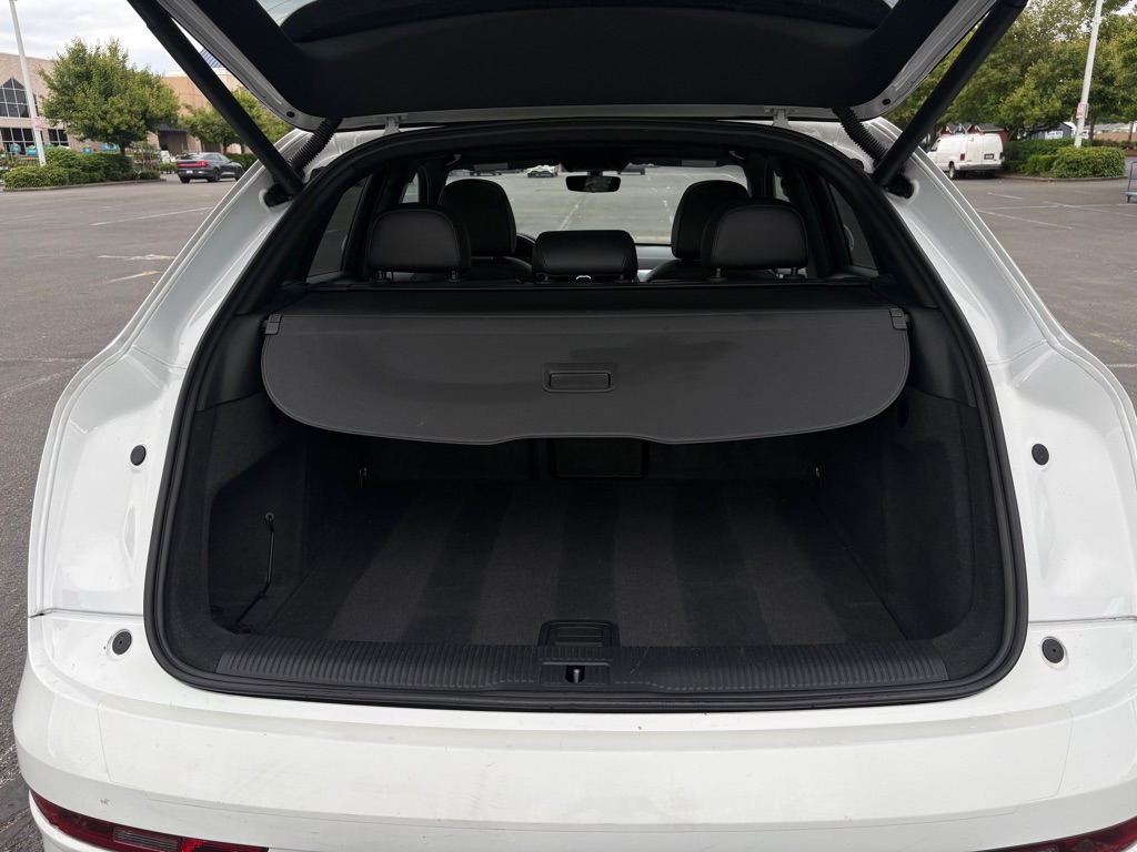 Photo 16 of this AUDI Q3