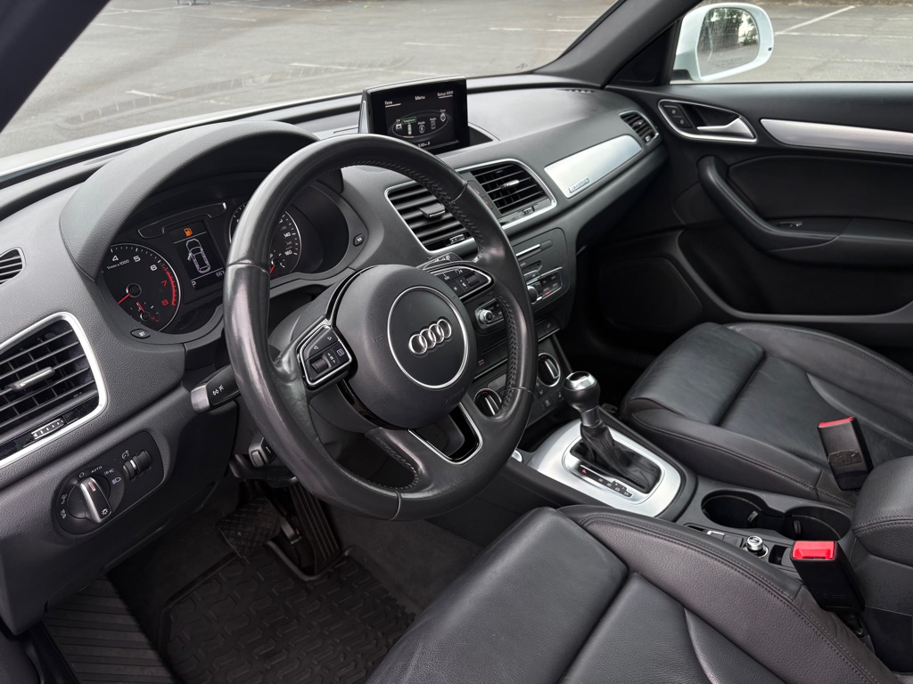 Photo 10 of this AUDI Q3
