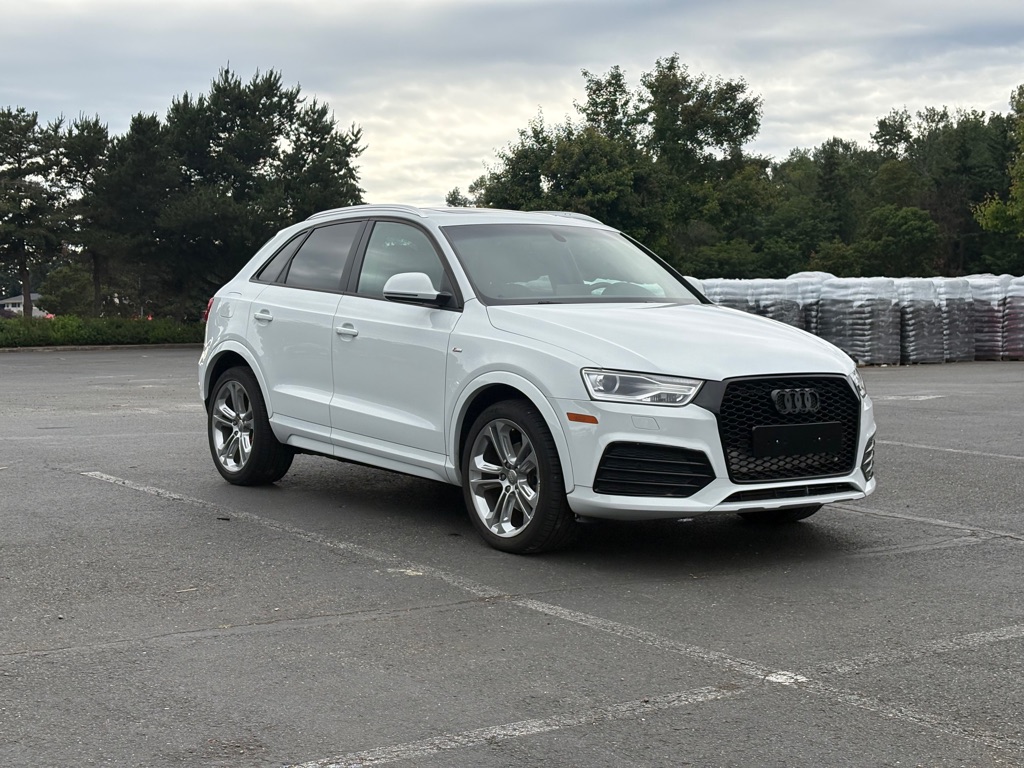Photo 7 of this AUDI Q3