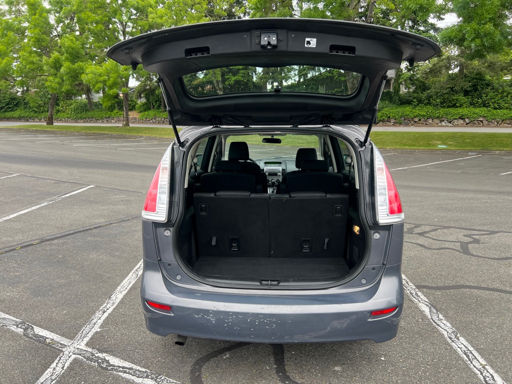 Photo 17 of this MAZDA 5