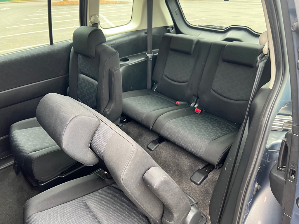 Photo 16 of this MAZDA 5