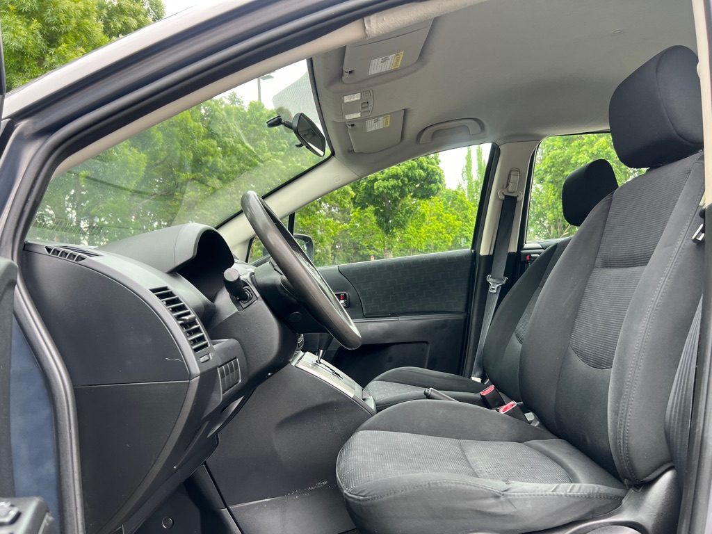 Photo 9 of this MAZDA 5