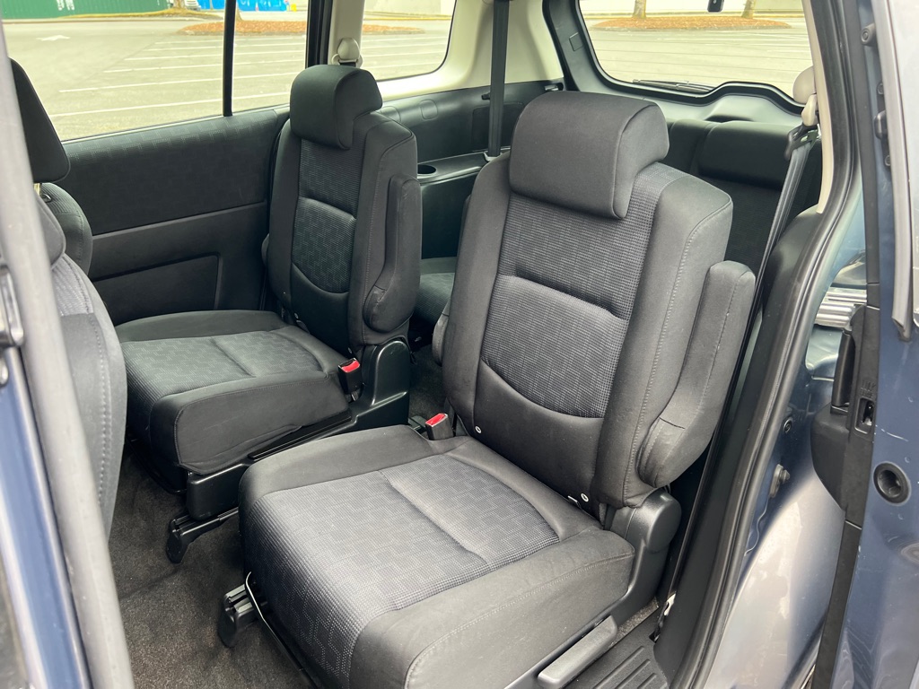 Photo 15 of this MAZDA 5