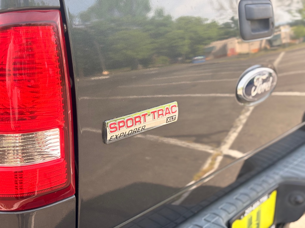 Photo 9 of this FORD EXPLORER SPORT