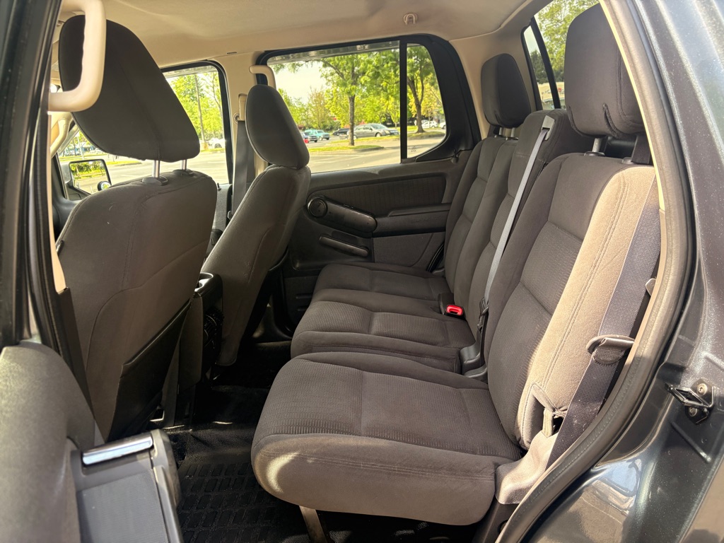 Photo 16 of this FORD EXPLORER SPORT