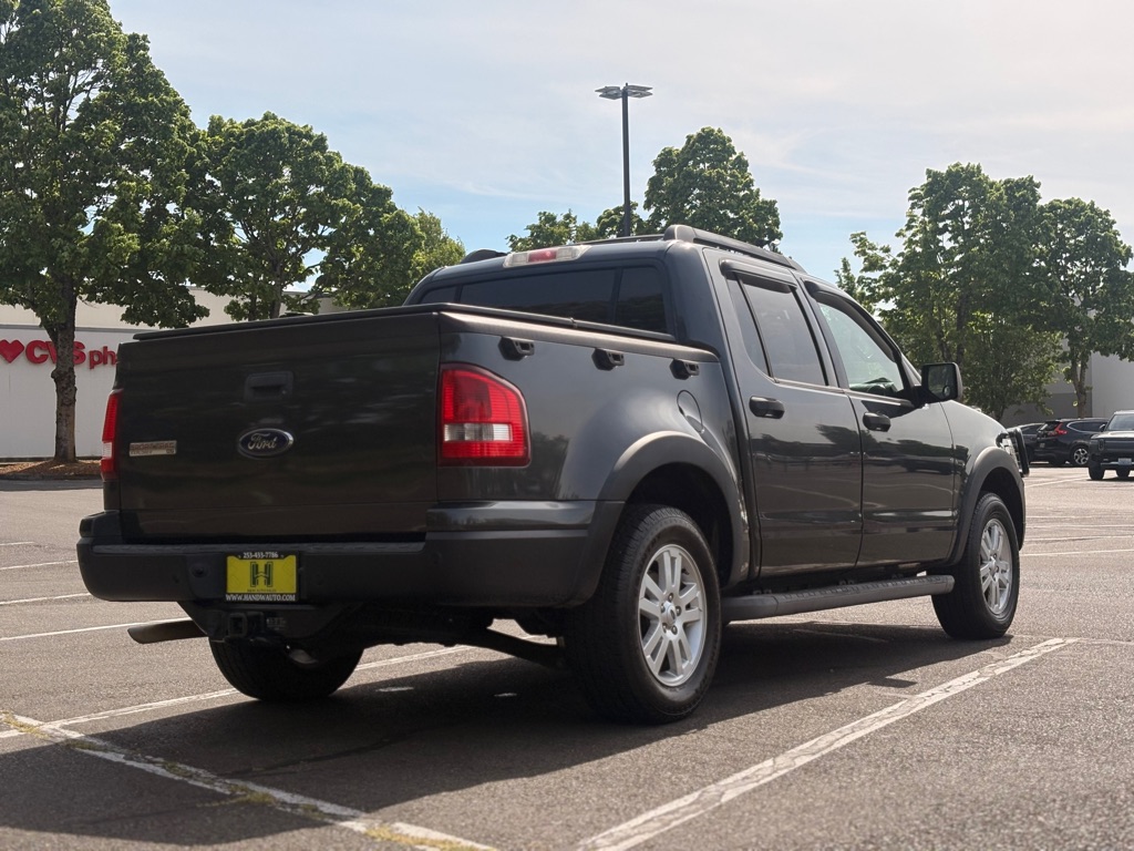 Photo 5 of this FORD EXPLORER SPORT
