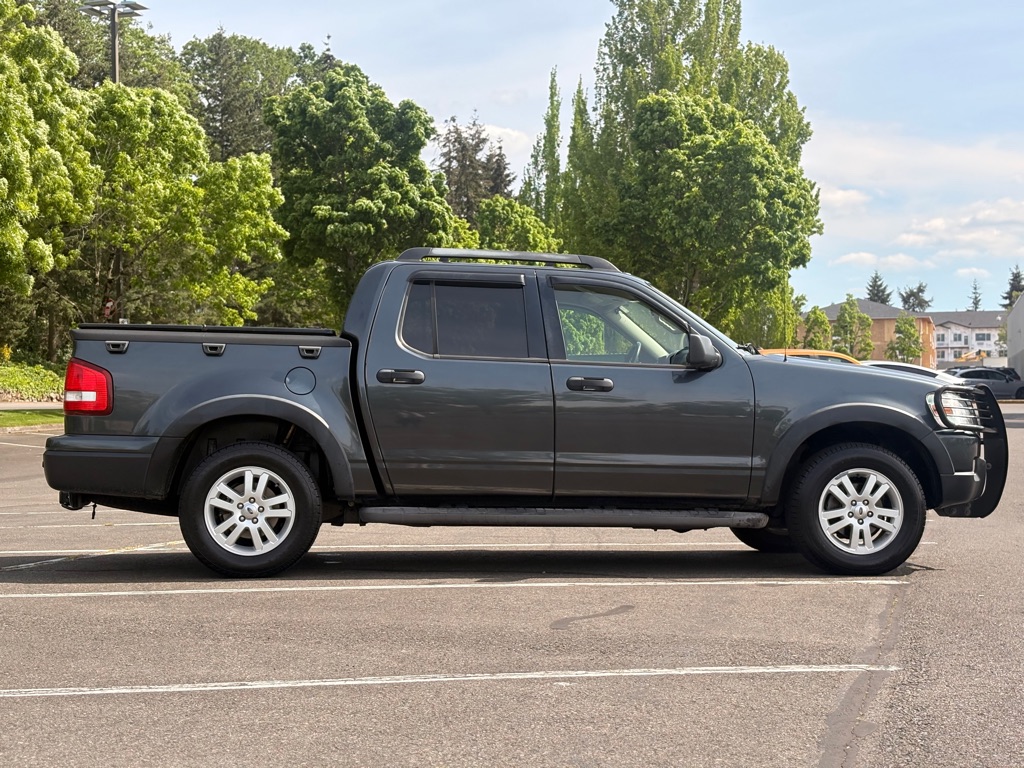 Photo 6 of this FORD EXPLORER SPORT