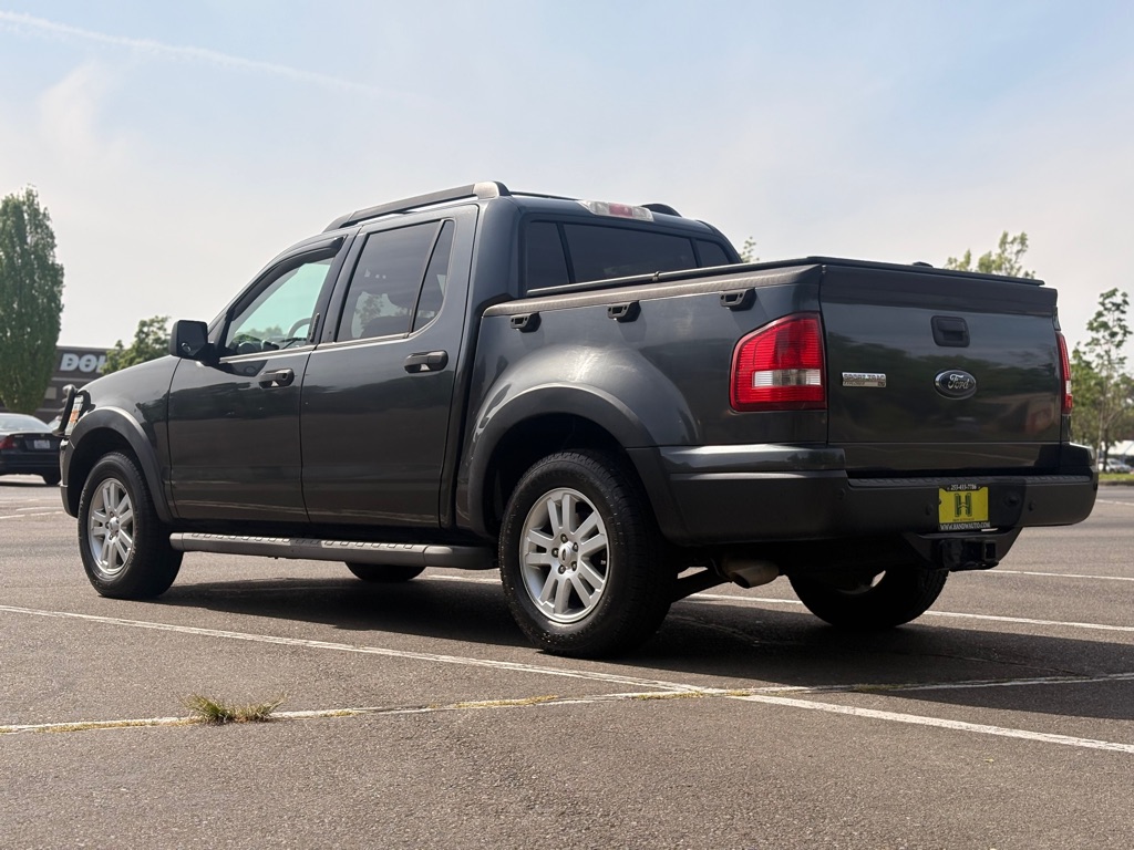 Photo 3 of this FORD EXPLORER SPORT