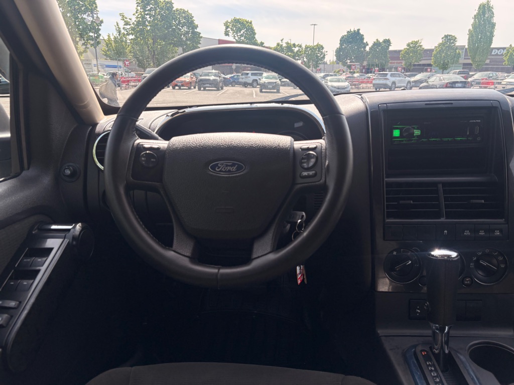 Photo 14 of this FORD EXPLORER SPORT