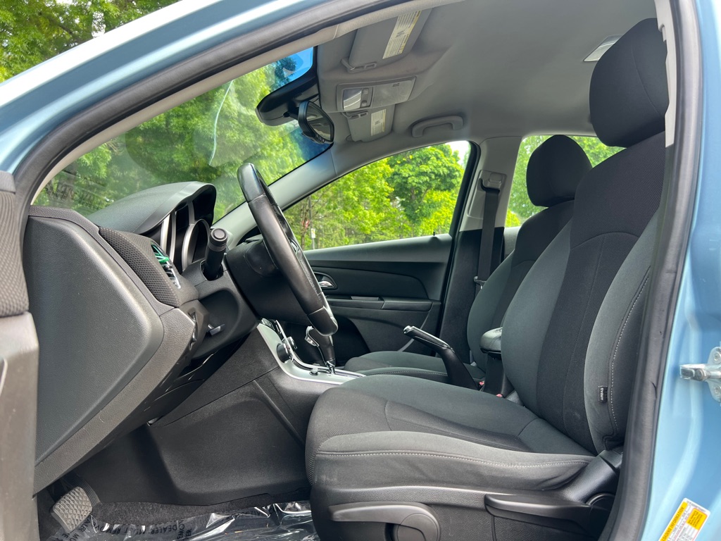 Photo 9 of this CHEVROLET CRUZE