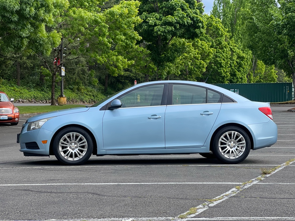 Photo 2 of this CHEVROLET CRUZE