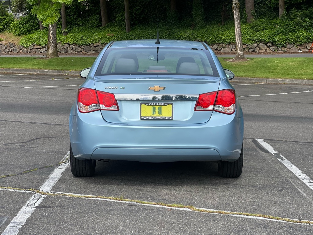 Photo 4 of this CHEVROLET CRUZE