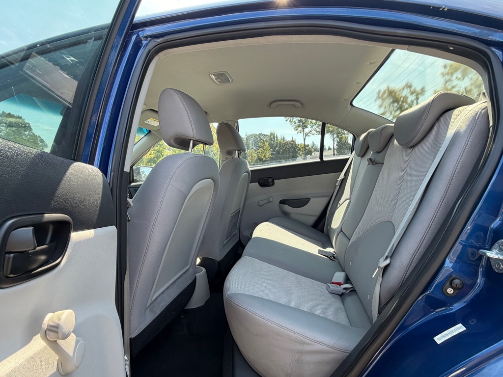 Photo 14 of this HYUNDAI ACCENT