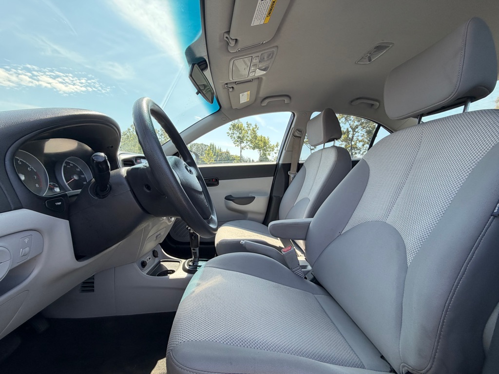 Photo 9 of this HYUNDAI ACCENT