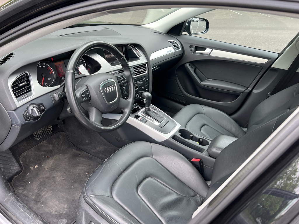 Photo 10 of this AUDI A4