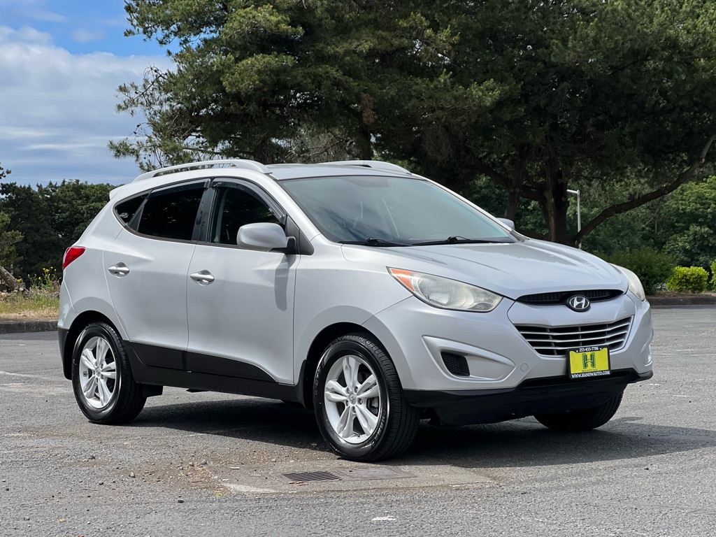 Photo 7 of this HYUNDAI TUCSON