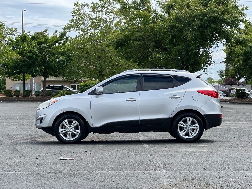 Photo 2 of this HYUNDAI TUCSON