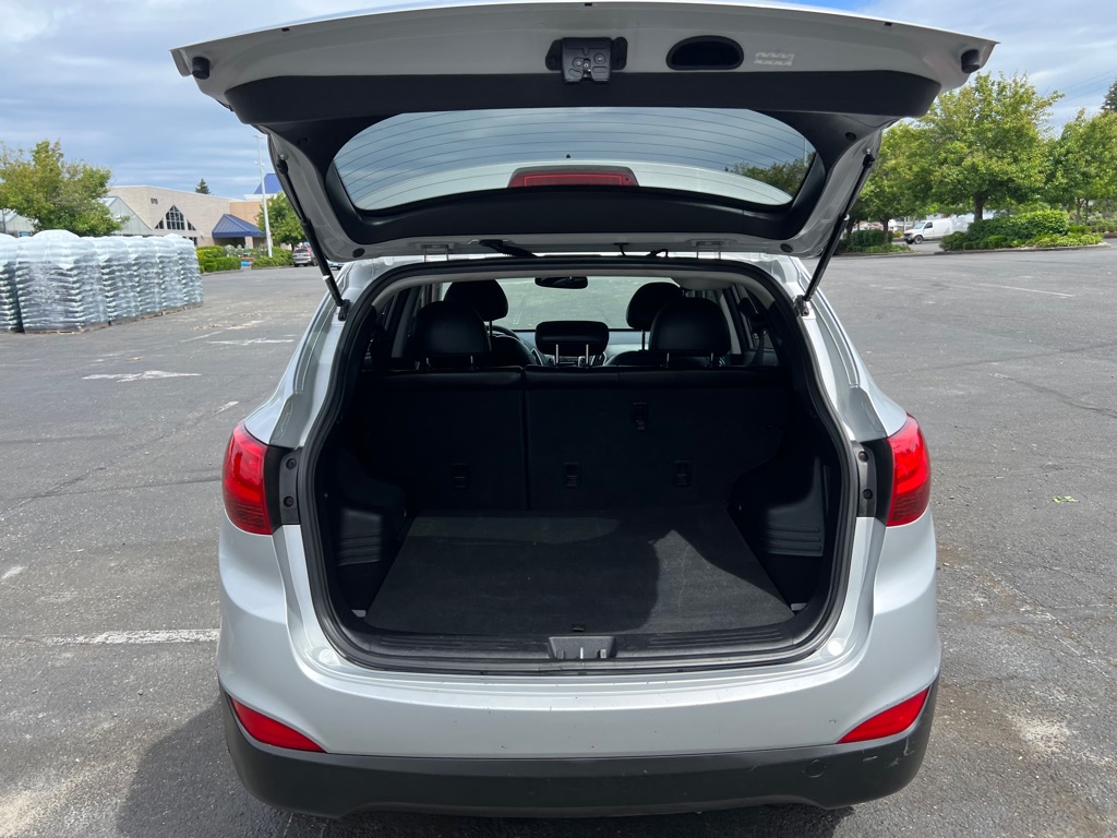 Photo 16 of this HYUNDAI TUCSON