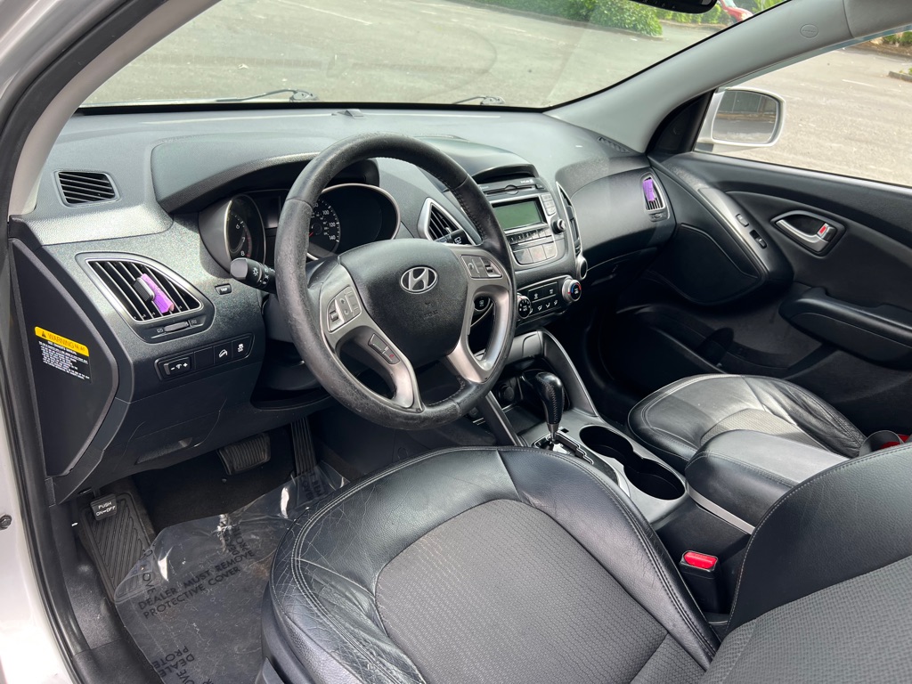 Photo 10 of this HYUNDAI TUCSON