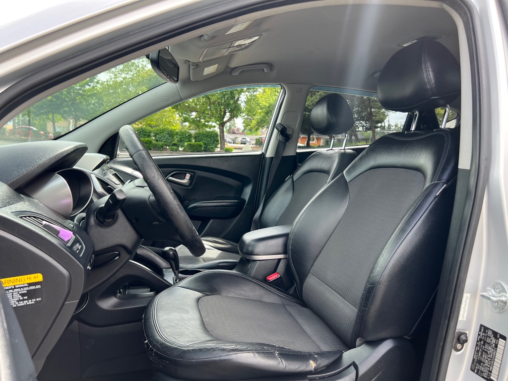 Photo 9 of this HYUNDAI TUCSON