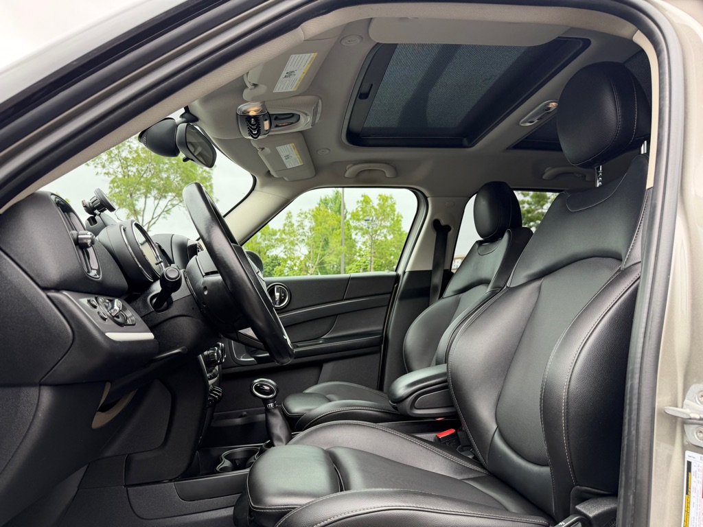Photo 9 of this MINI COOPER