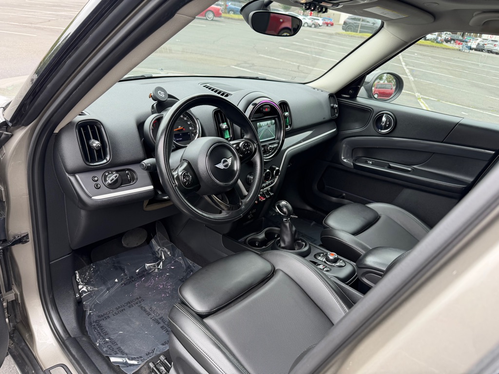 Photo 10 of this MINI COOPER