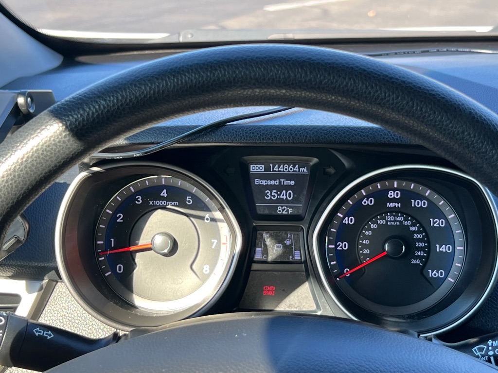 Photo 14 of this HYUNDAI ELANTRA GT