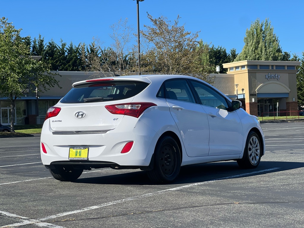 Photo 6 of this HYUNDAI ELANTRA GT