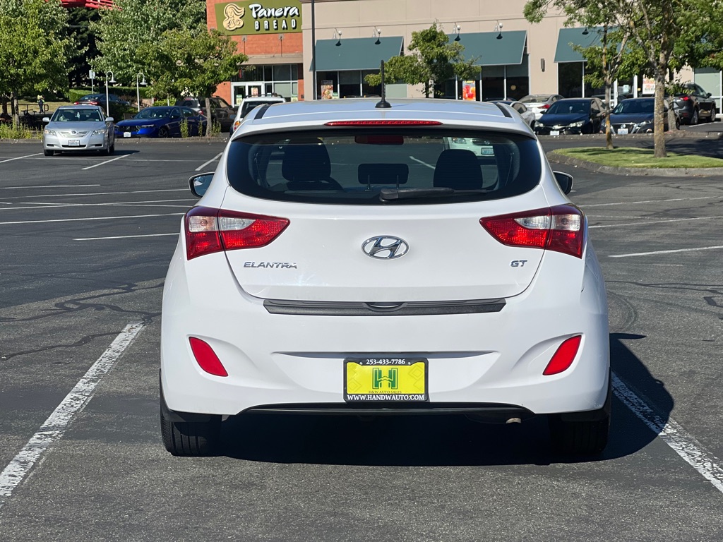 Photo 5 of this HYUNDAI ELANTRA GT