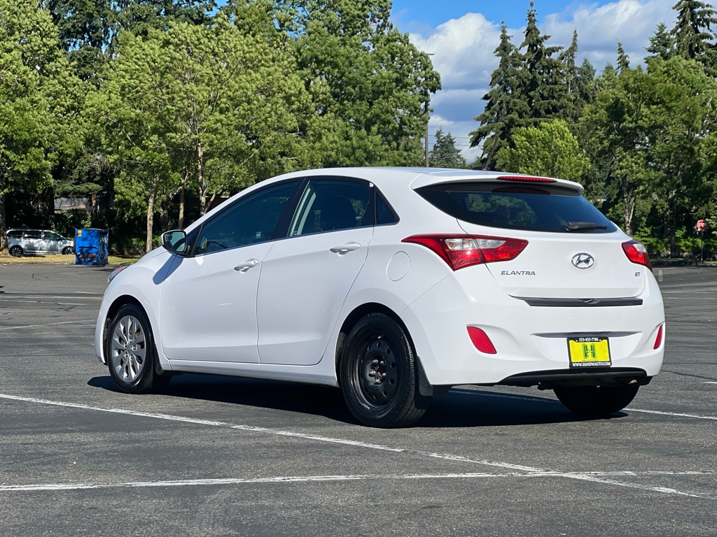 Photo 3 of this HYUNDAI ELANTRA GT