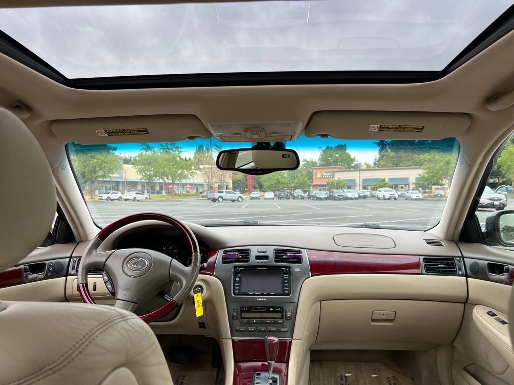 Photo 11 of this LEXUS ES