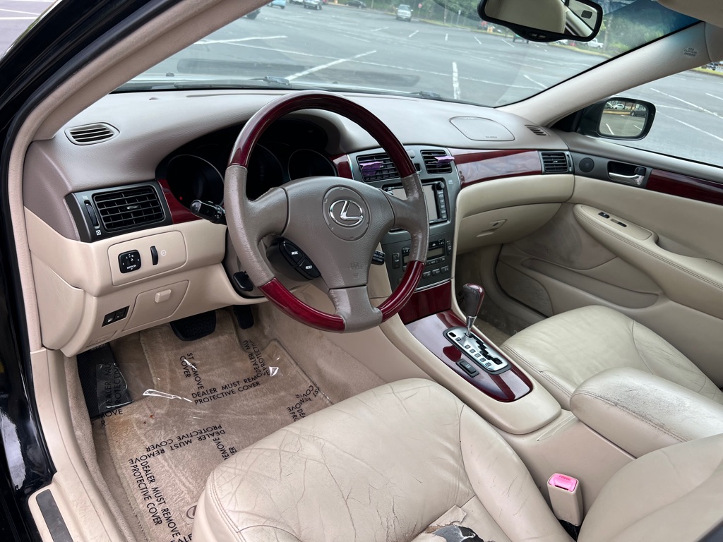 Photo 10 of this LEXUS ES
