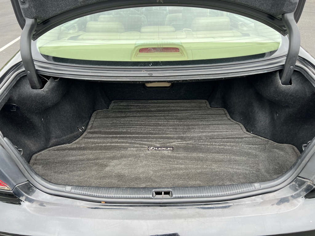 Photo 17 of this LEXUS ES