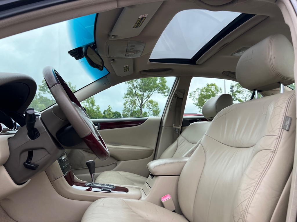 Photo 9 of this LEXUS ES