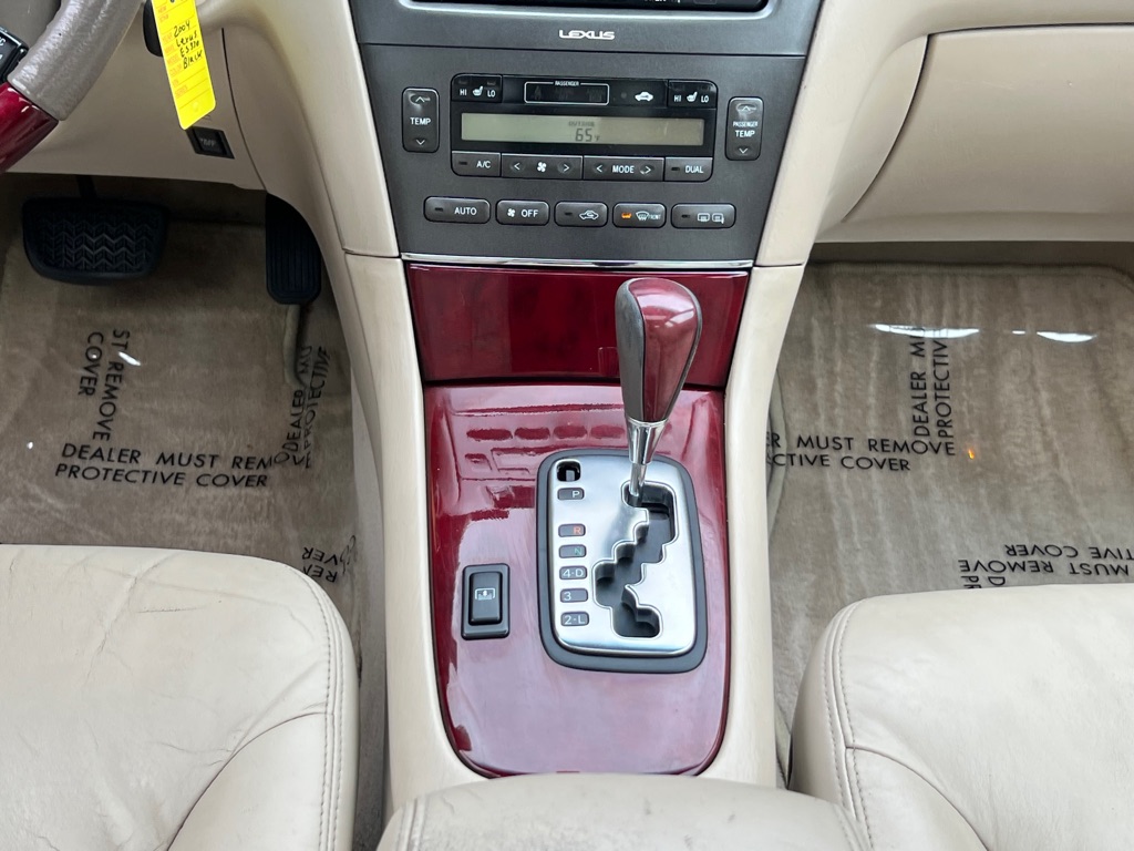 Photo 14 of this LEXUS ES