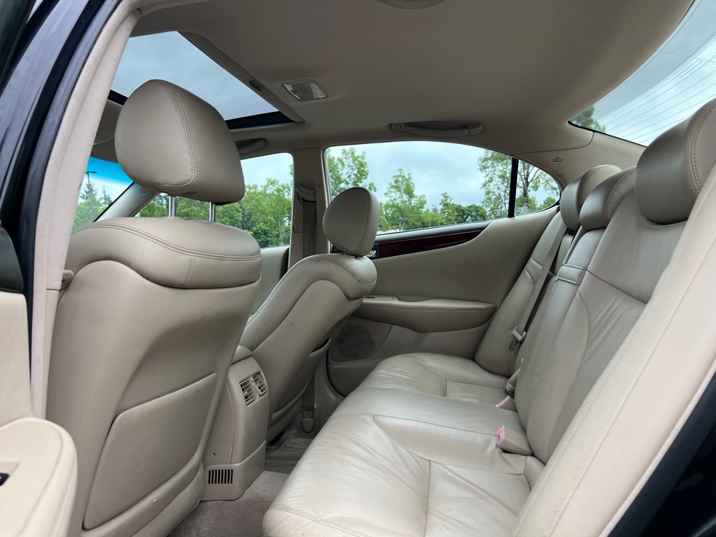Photo 15 of this LEXUS ES