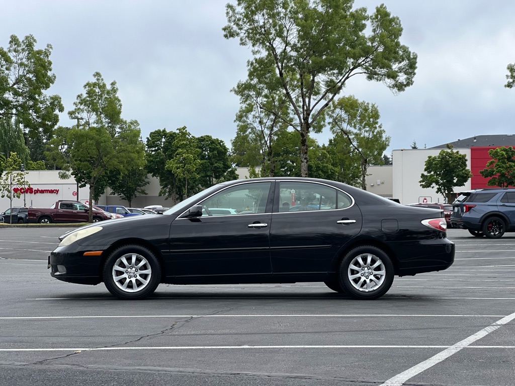 Photo 2 of this LEXUS ES