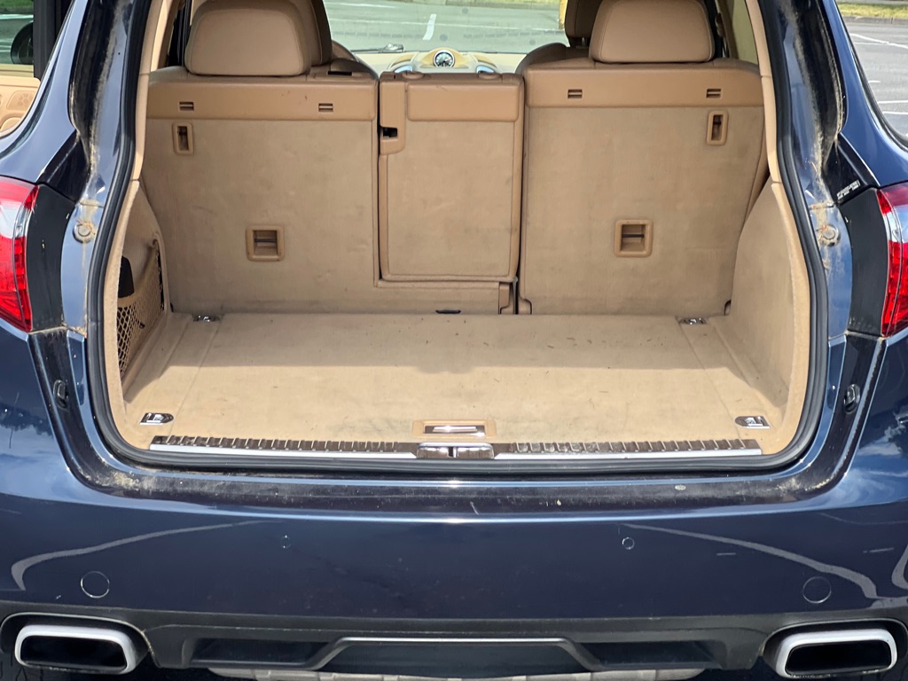 Photo 15 of this PORSCHE CAYENNE