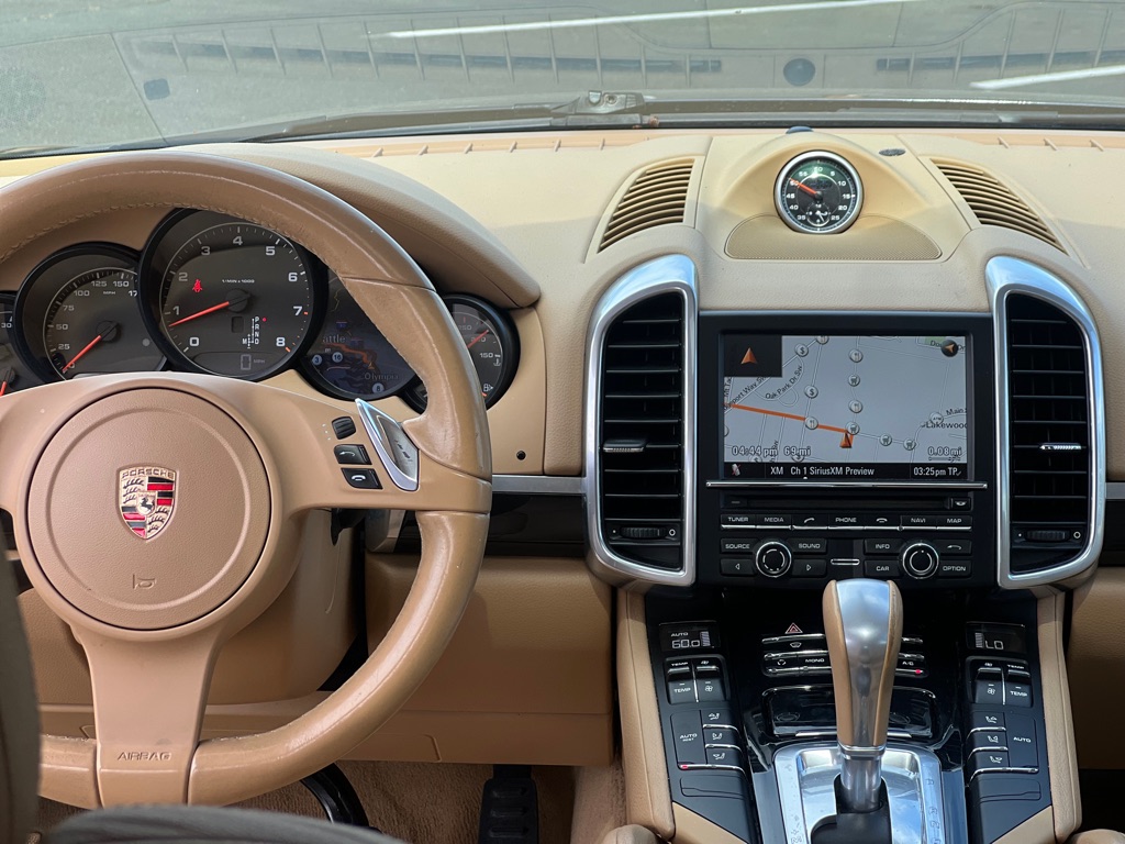 Photo 11 of this PORSCHE CAYENNE