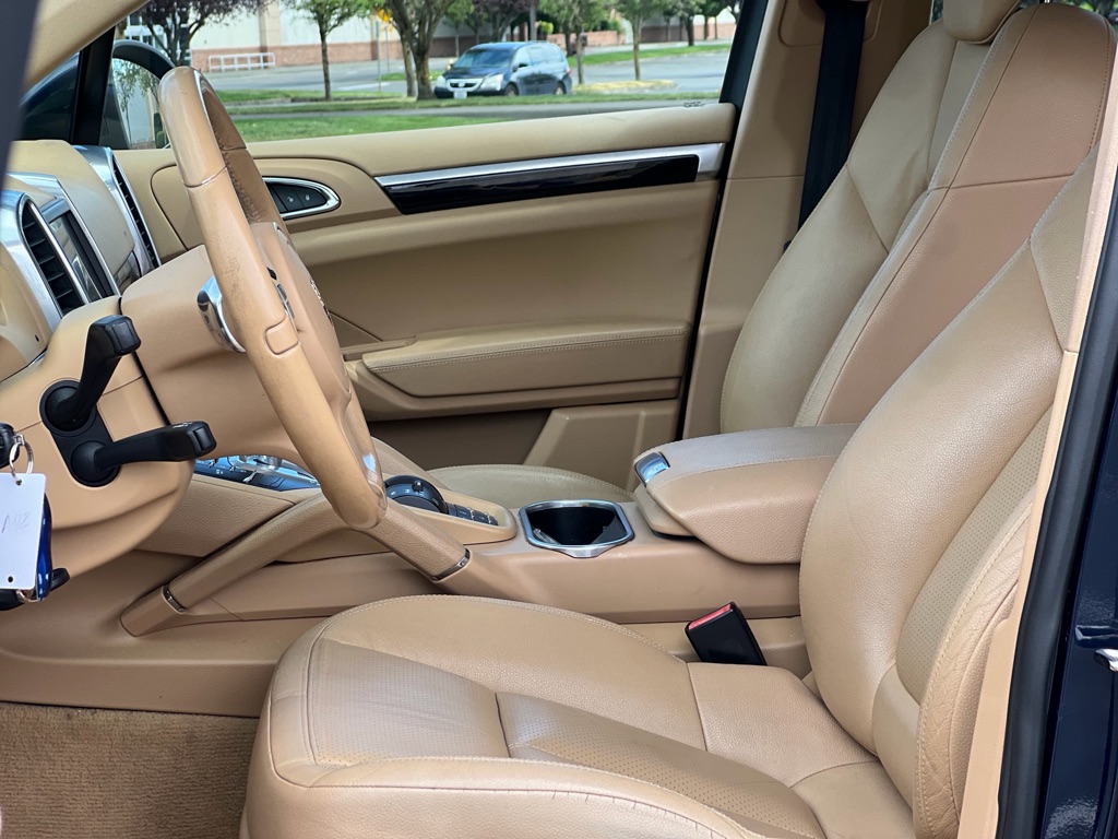 Photo 10 of this PORSCHE CAYENNE