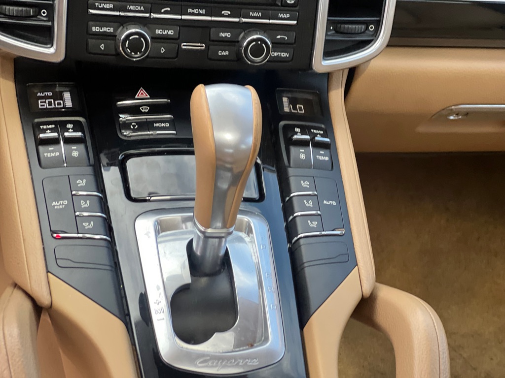 Photo 14 of this PORSCHE CAYENNE