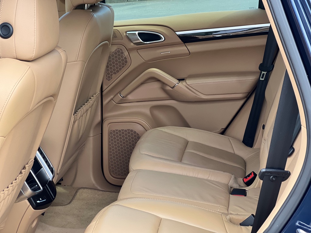 Photo 13 of this PORSCHE CAYENNE