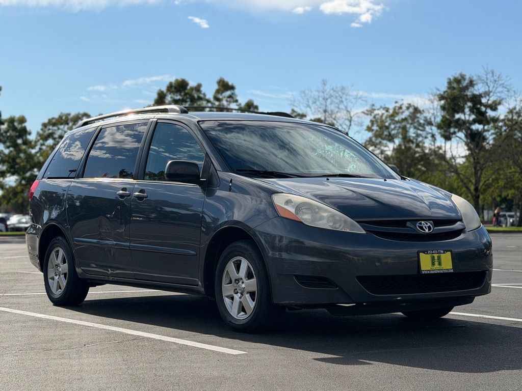 Photo 7 of this TOYOTA SIENNA