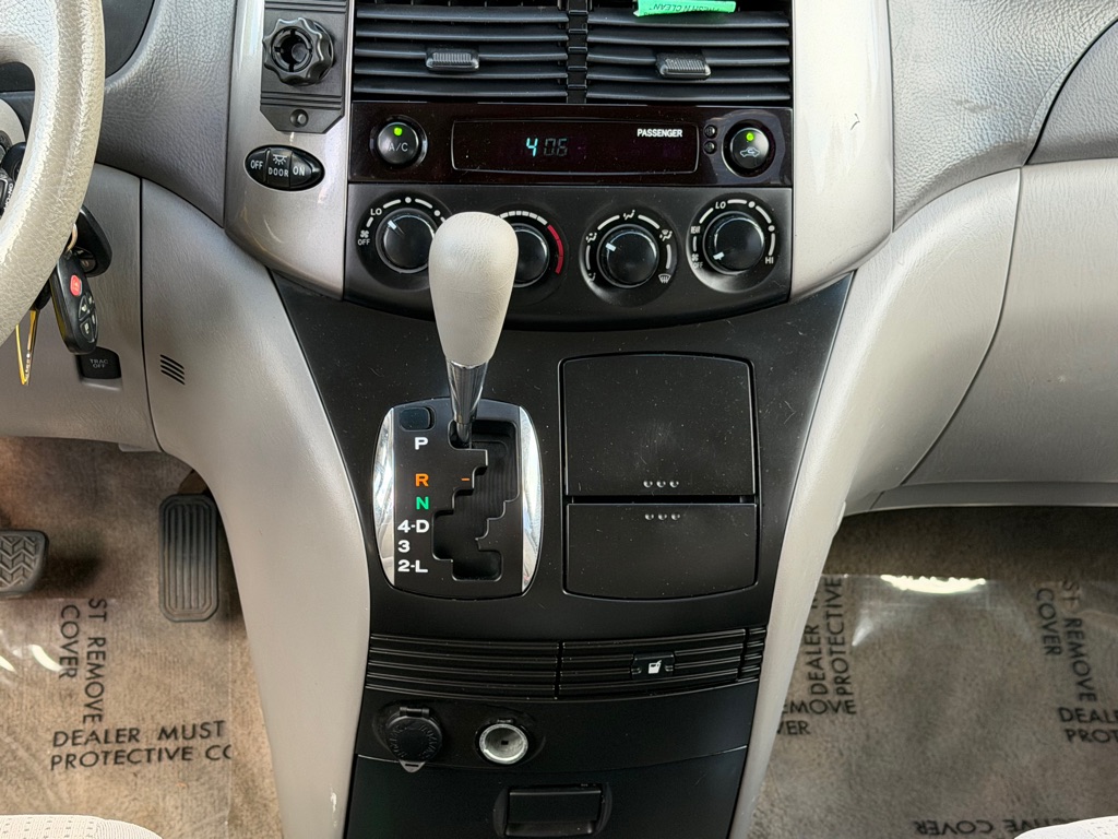 Photo 13 of this TOYOTA SIENNA