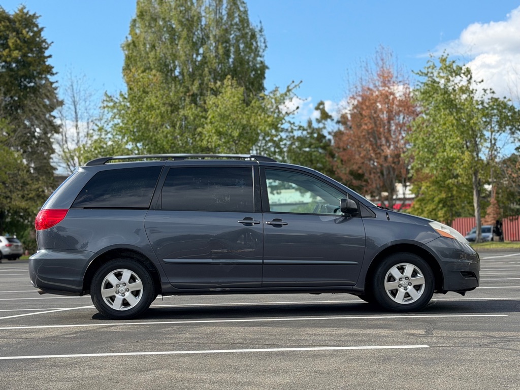 Photo 6 of this TOYOTA SIENNA
