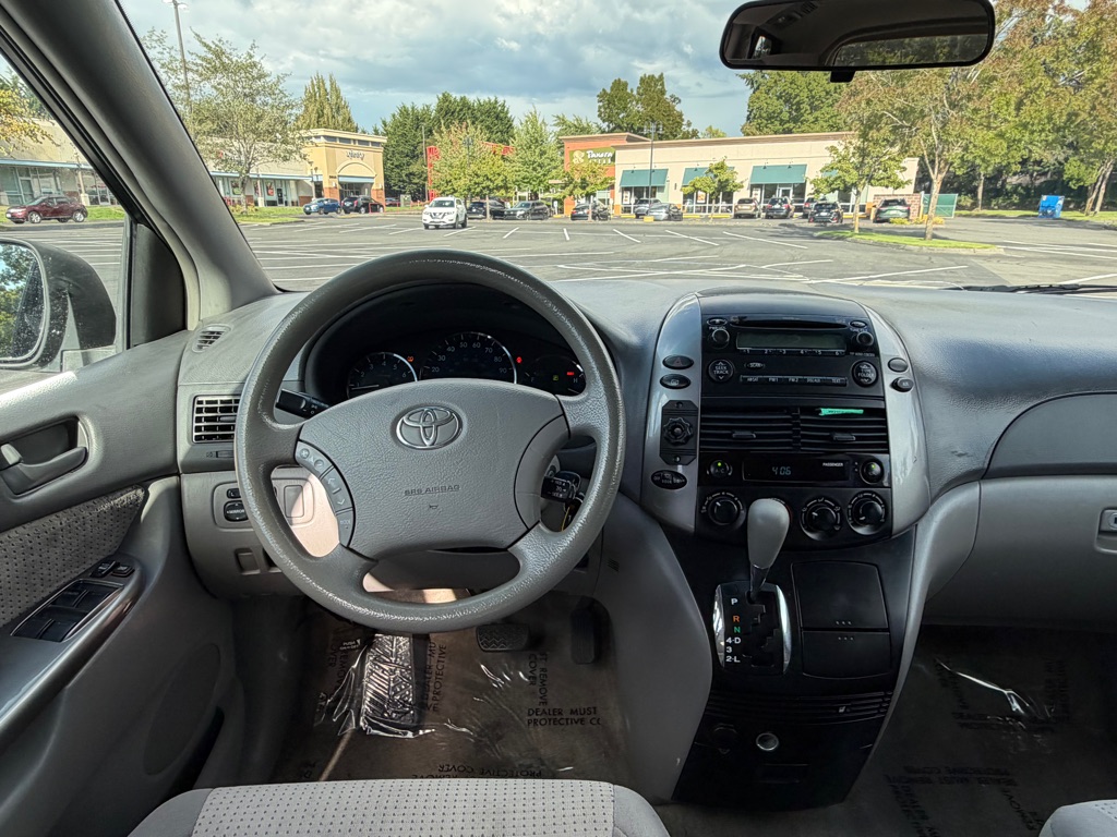 Photo 11 of this TOYOTA SIENNA
