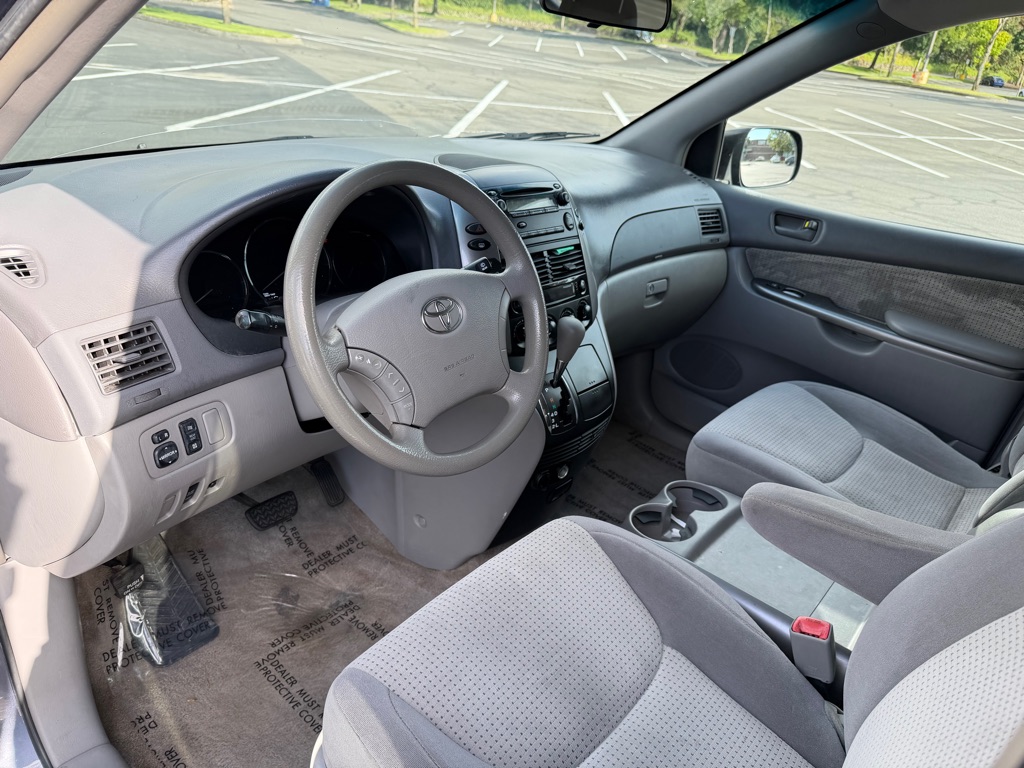Photo 9 of this TOYOTA SIENNA