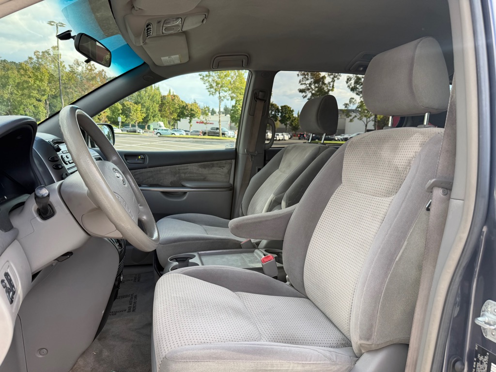 Photo 8 of this TOYOTA SIENNA